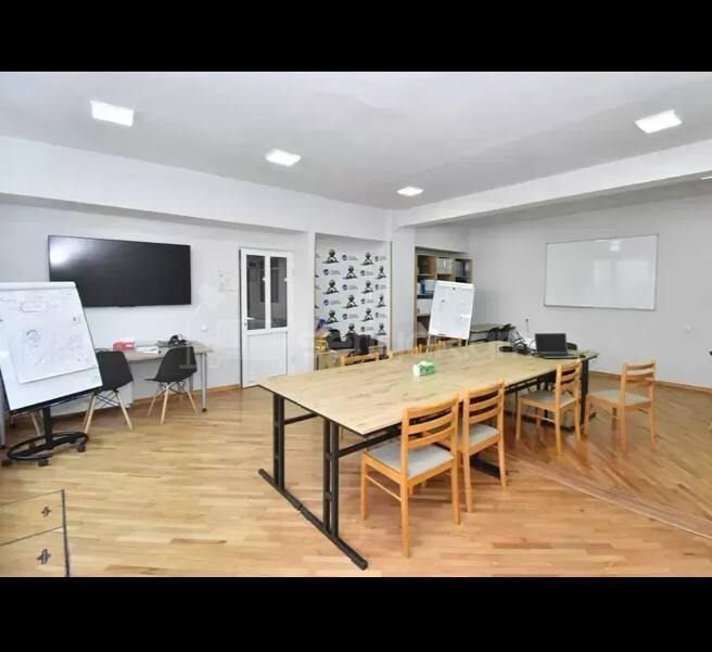 Օֆիսային Տարածք, 210քմ, Կապիտալ Վերանորոգված
