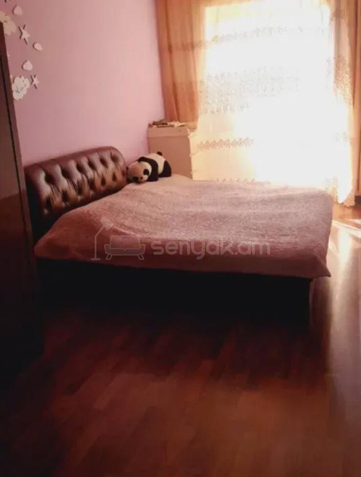 2 Սենյականոց Բնակարան Քարե Շենքում, 50քմ, 4/5 հարկ, Նորմալ Վիճակում, Կահավորված