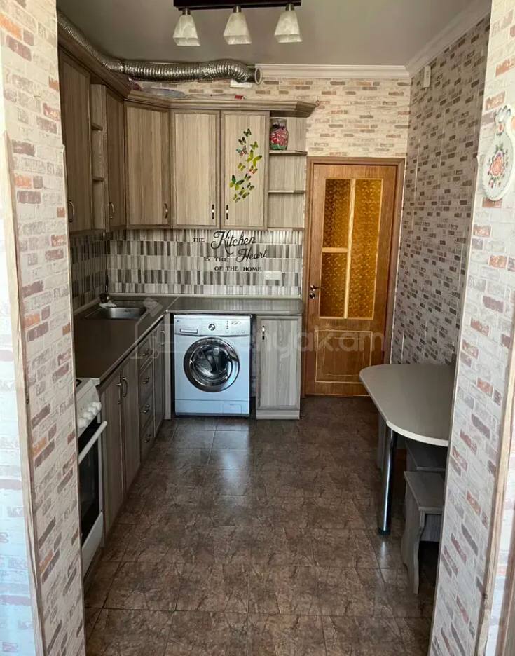 2 Սենյականոց Բնակարան Քարե Շենքում, 60քմ, 5/5 հարկ, Կոսմետիկ Վերանորոգված
