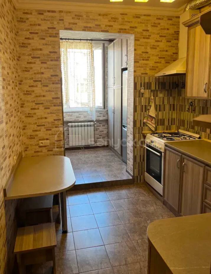 2 Սենյականոց Բնակարան Քարե Շենքում, 60քմ, 5/5 հարկ, Կոսմետիկ Վերանորոգված