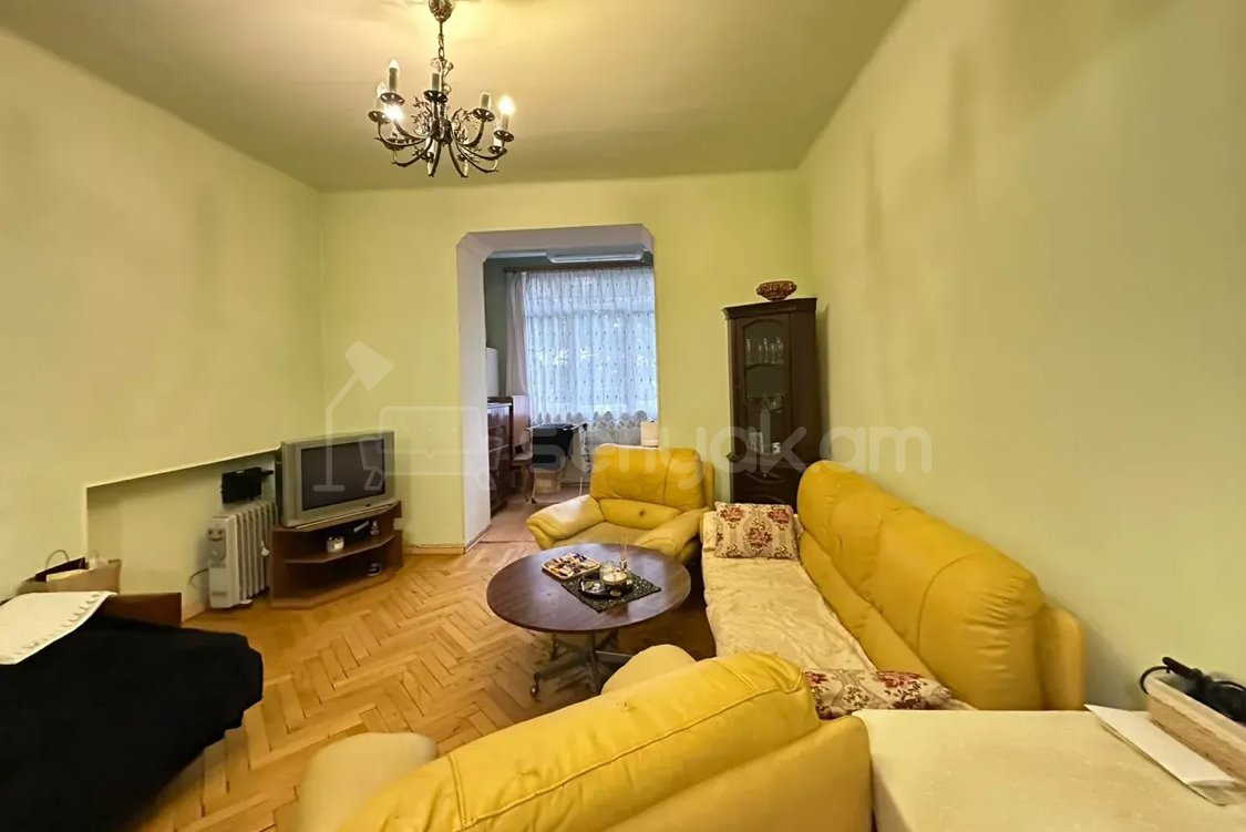 2 Սենյականոց Բնակարան Քարե Շենքում, 80քմ, 2/5 հարկ, Նորմալ Վիճակում, Կահավորված, Արևկող