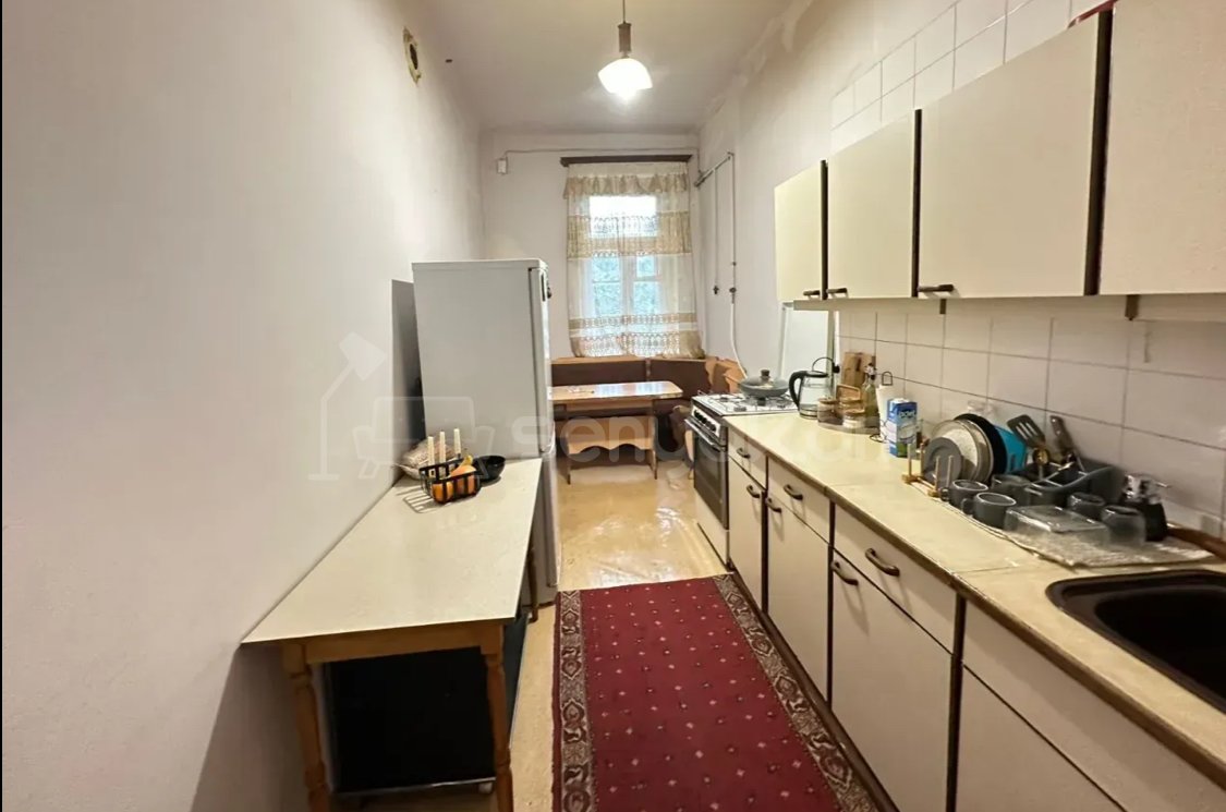 2 Սենյականոց Բնակարան Քարե Շենքում, 80քմ, 2/5 հարկ, Նորմալ Վիճակում, Կահավորված, Արևկող