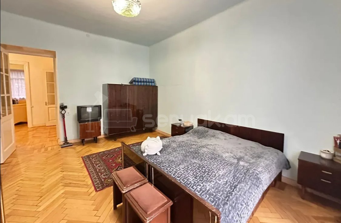2 Սենյականոց Բնակարան Քարե Շենքում, 80քմ, 2/5 հարկ, Նորմալ Վիճակում, Կահավորված, Արևկող