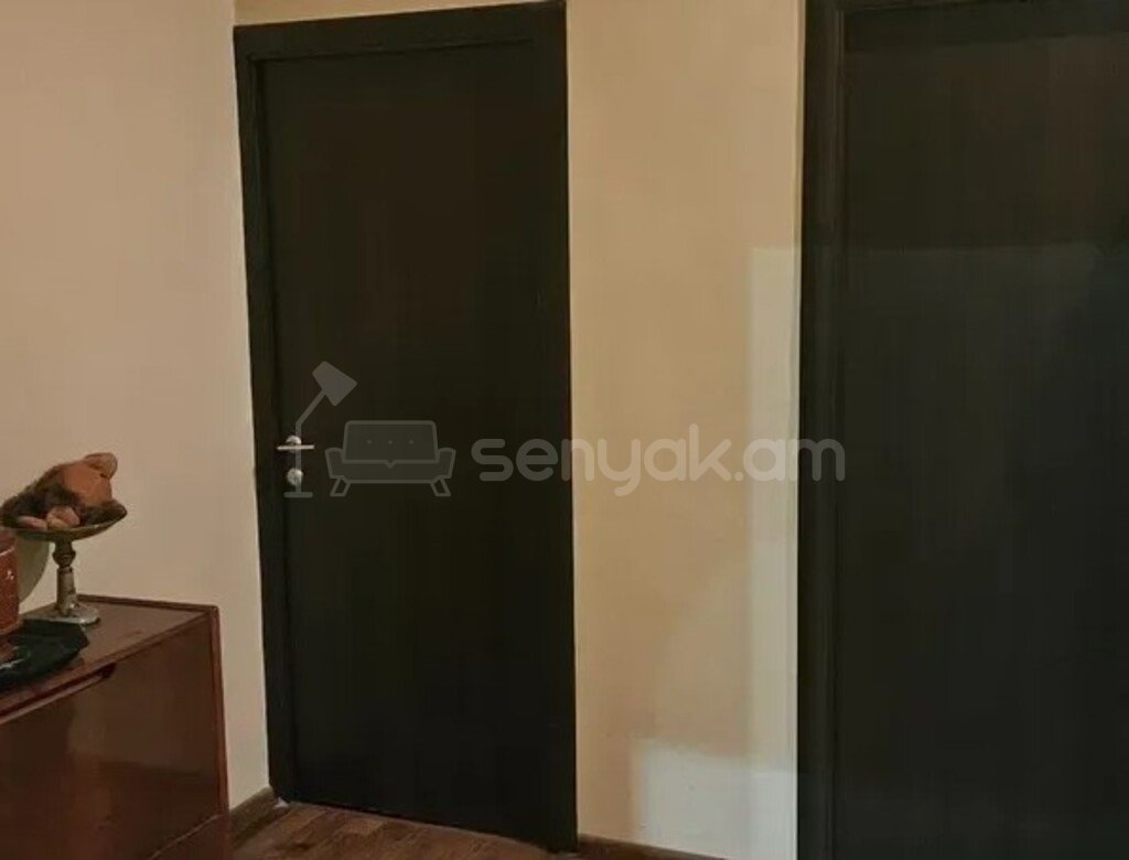 3 Սենյականոց Բնակարան Քարե Շենքում, 93քմ, 4/4 հարկ, Կոսմետիկ Վերանորոգված