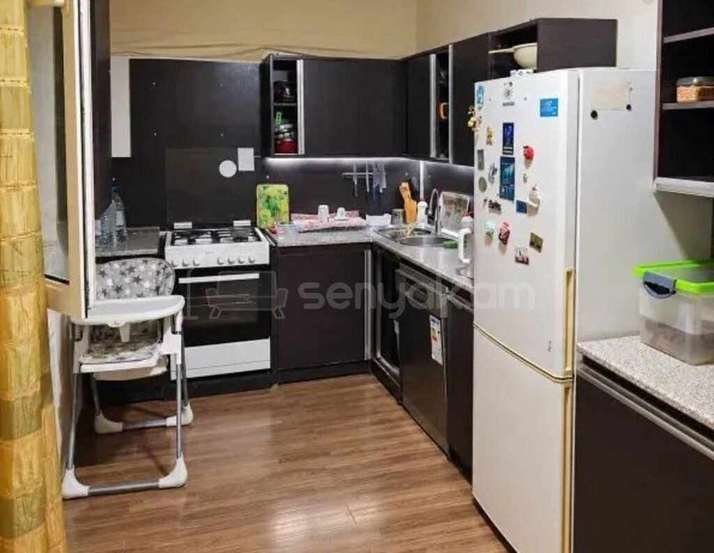 3 Սենյականոց Բնակարան Քարե Շենքում, 93քմ, 4/4 հարկ, Կոսմետիկ Վերանորոգված