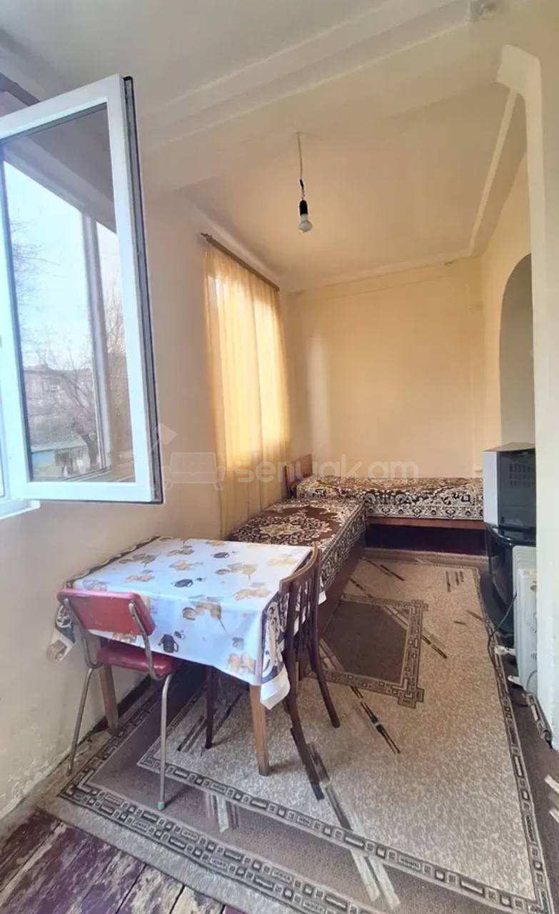 3 Սենյականոց Բնակարան Քարե Շենքում, 73քմ, 2/4 հարկ, Պետական Վիճակում