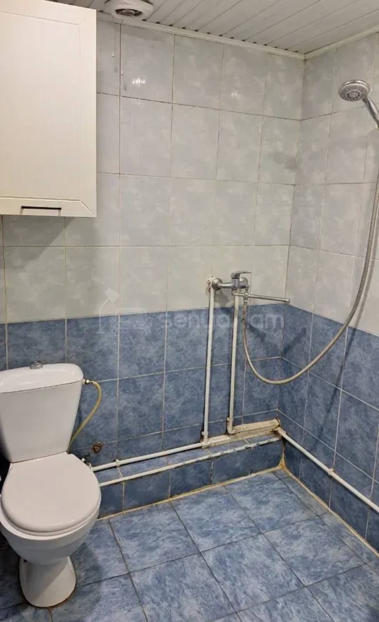 3 Սենյականոց Բնակարան Քարե Շենքում, 73քմ, 2/4 հարկ, Պետական Վիճակում