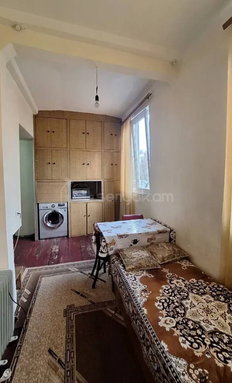 3 Սենյականոց Բնակարան Քարե Շենքում, 73քմ, 2/4 հարկ, Պետական Վիճակում