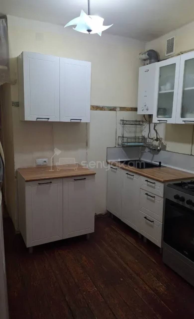 3 Սենյականոց Բնակարան Քարե Շենքում, 73քմ, 2/4 հարկ, Պետական Վիճակում
