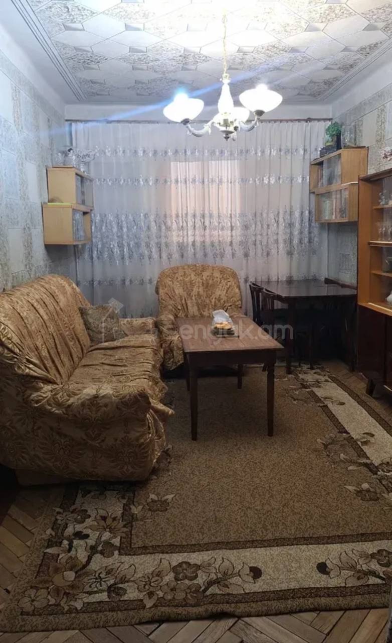 3 Սենյականոց Բնակարան Քարե Շենքում, 73քմ, 2/4 հարկ, Պետական Վիճակում