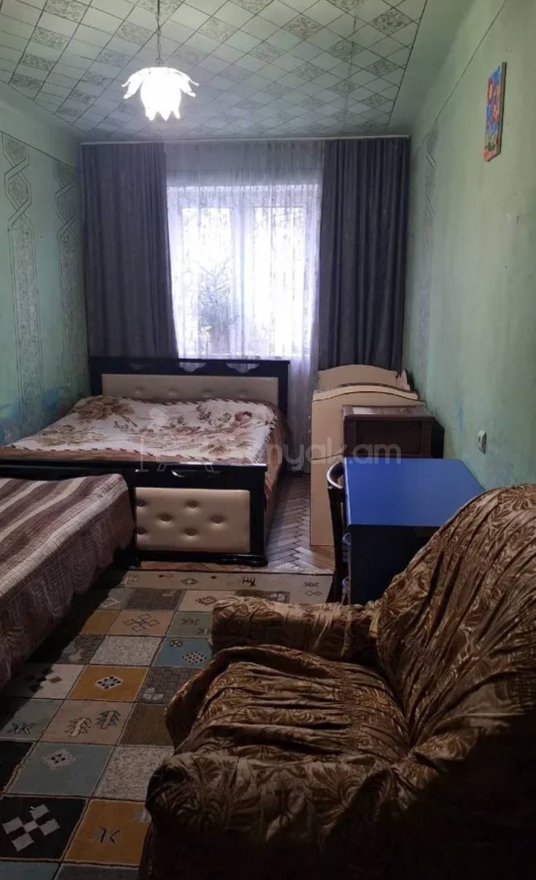 3 Սենյականոց Բնակարան Քարե Շենքում, 73քմ, 2/4 հարկ, Պետական Վիճակում