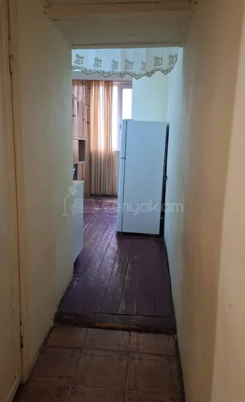 3 Սենյականոց Բնակարան Քարե Շենքում, 73քմ, 2/4 հարկ, Պետական Վիճակում