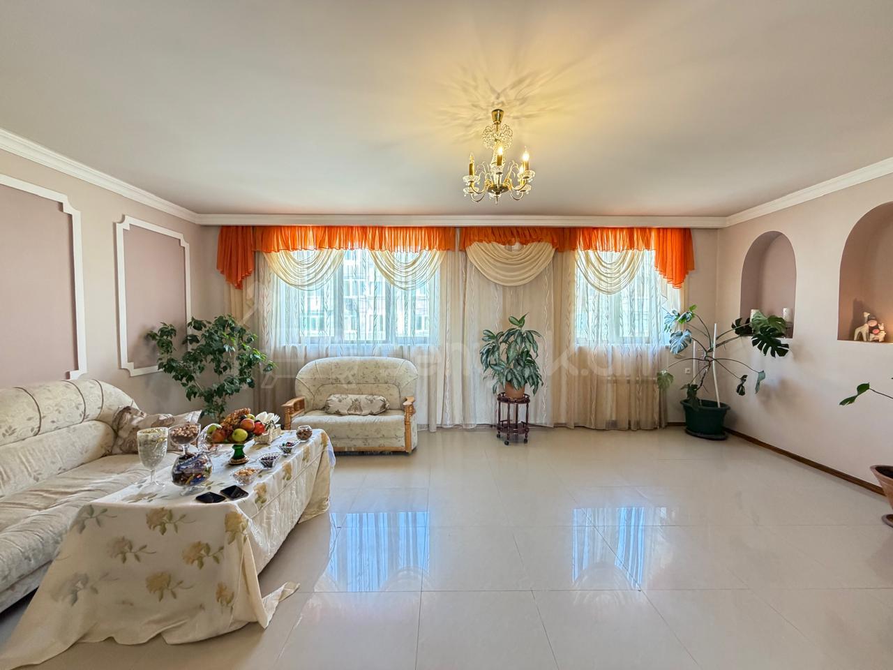 3 Սենյականոց Բնակարան Քարե Շենքում, 90քմ, 5/5 հարկ, Կապիտալ Վերանորոգված