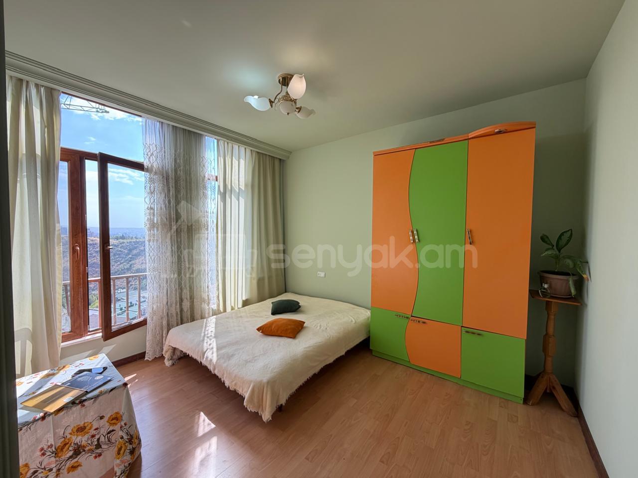 3 Սենյականոց Բնակարան Քարե Շենքում, 90քմ, 5/5 հարկ, Կապիտալ Վերանորոգված