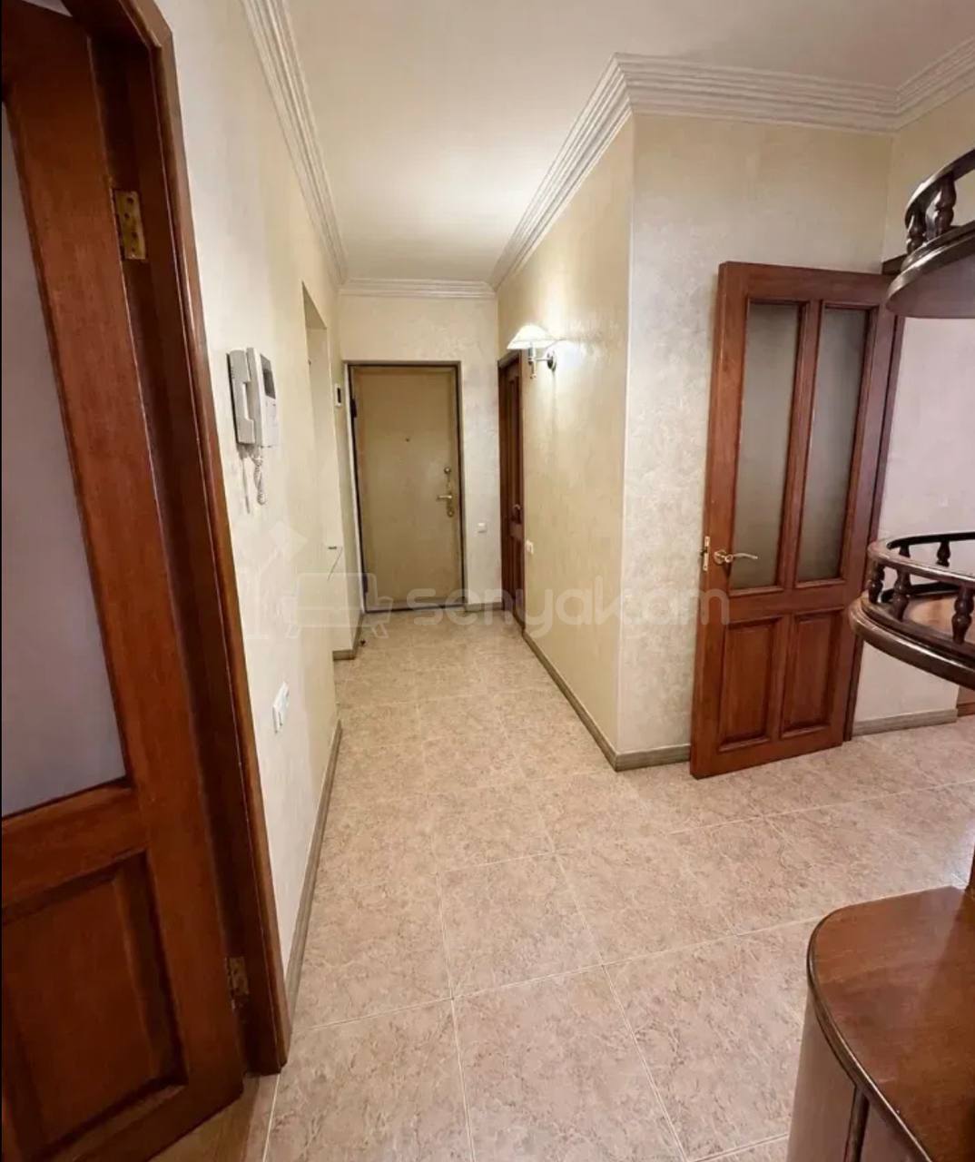 3 Սենյականոց Բնակարան Քարե Շենքում, 60քմ, 5/5 հարկ, Կապիտալ Վերանորոգված, Կահավորված, Արևկող