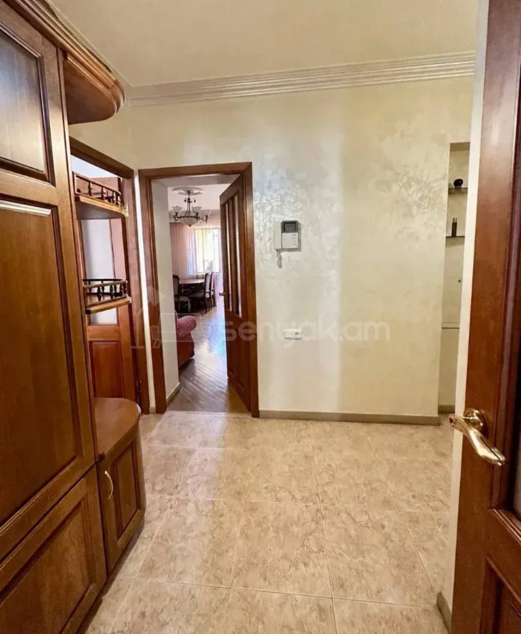 3 Սենյականոց Բնակարան Քարե Շենքում, 60քմ, 5/5 հարկ, Կապիտալ Վերանորոգված, Կահավորված, Արևկող