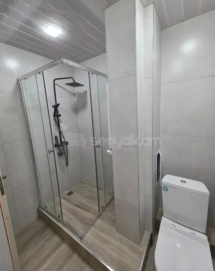 3 Սենյականոց Բնակարան Քարե Շենքում, 60քմ, 2/5 հարկ, Կապիտալ Վերանորոգված