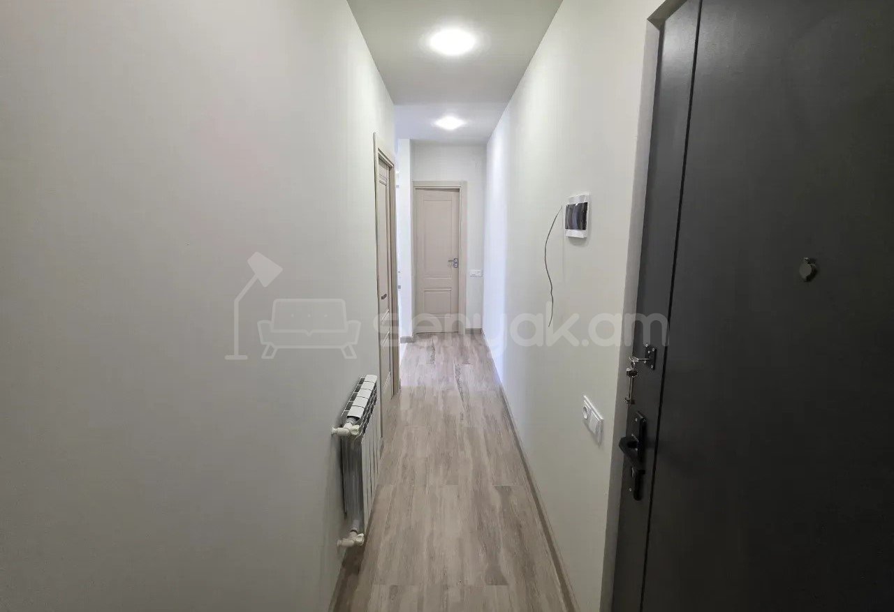 3 Սենյականոց Բնակարան Քարե Շենքում, 60քմ, 2/5 հարկ, Կապիտալ Վերանորոգված