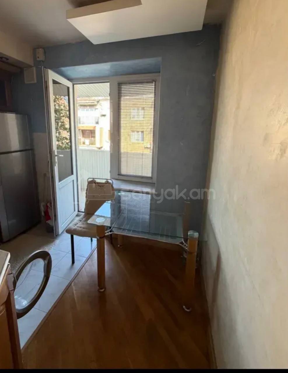 3 Սենյականոց Բնակարան Քարե Շենքում, 58քմ, 5/6 հարկ, Կապիտալ Վերանորոգված, Կահավորված, Արևկող