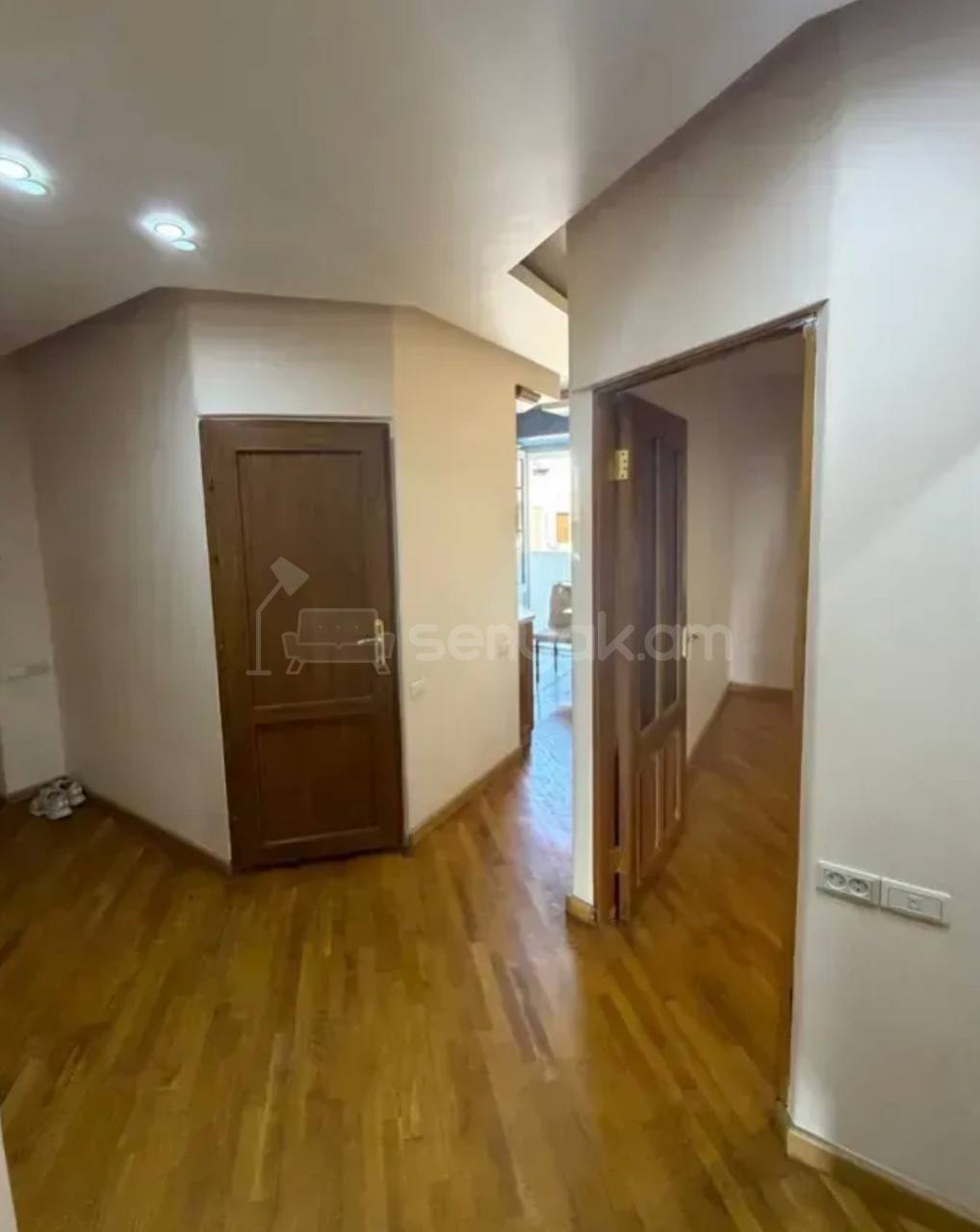 3 Սենյականոց Բնակարան Քարե Շենքում, 58քմ, 5/6 հարկ, Կապիտալ Վերանորոգված, Կահավորված, Արևկող