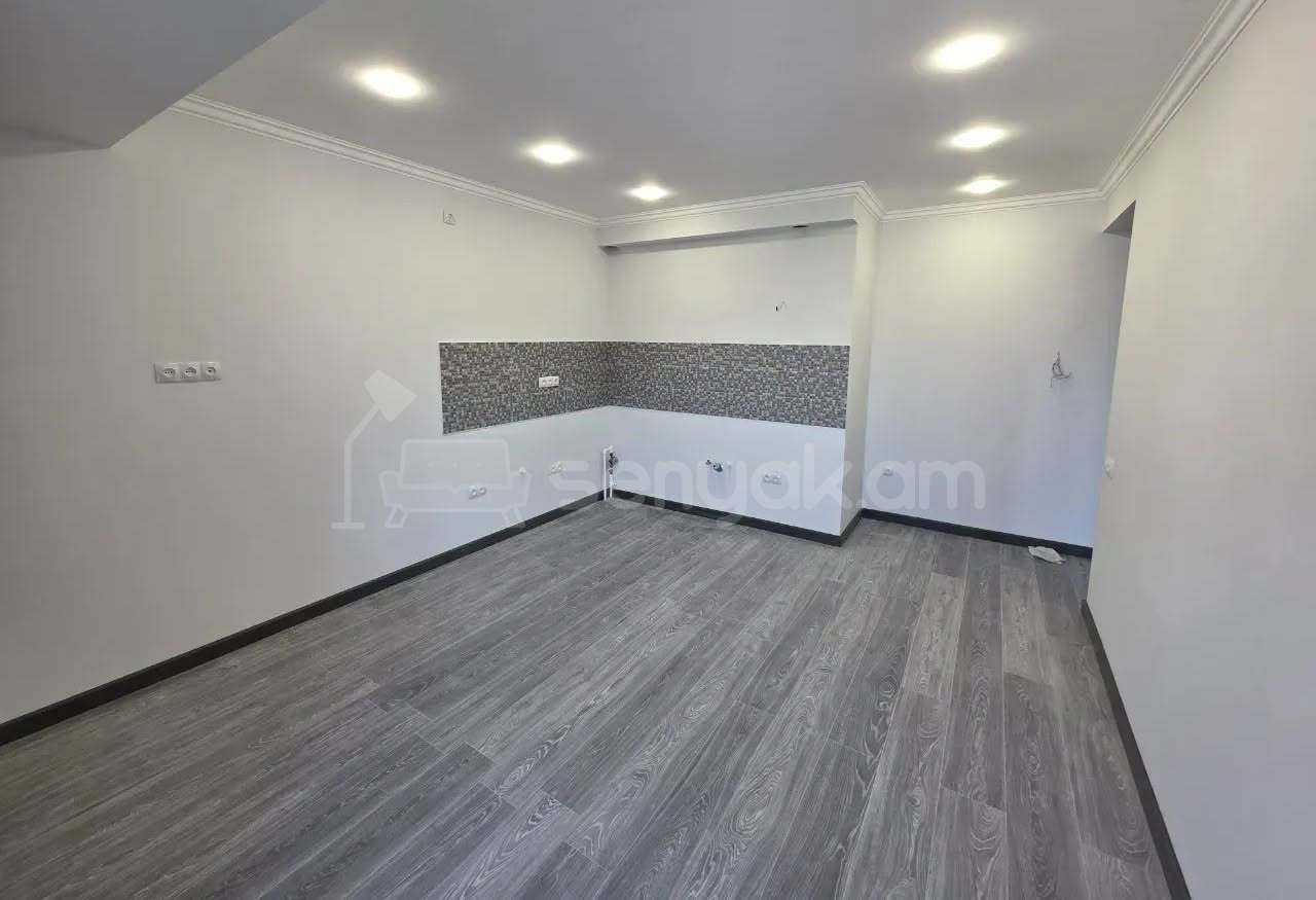 3 Սենյականոց Բնակարան Քարե Շենքում, 60քմ, 2/5 հարկ, Կապիտալ Վերանորոգված