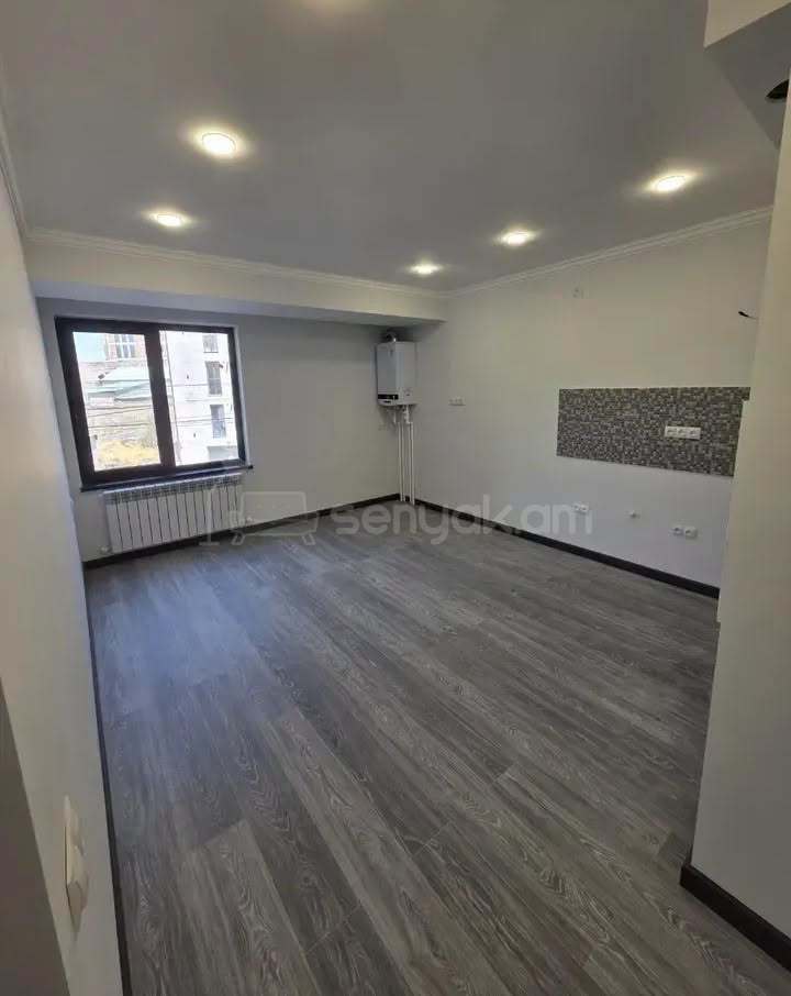 3 Սենյականոց Բնակարան Քարե Շենքում, 60քմ, 2/5 հարկ, Կապիտալ Վերանորոգված