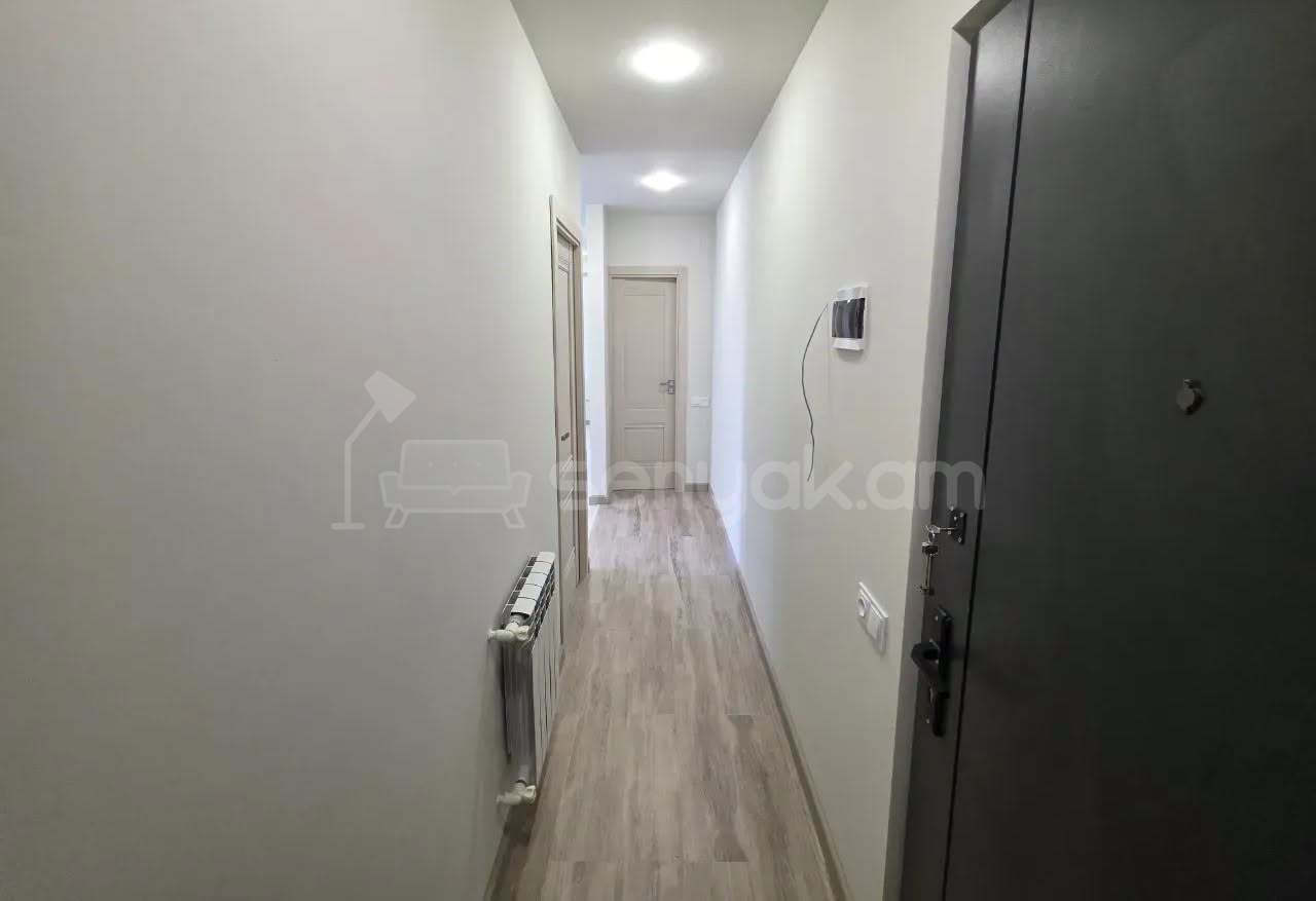 3 Սենյականոց Բնակարան Քարե Շենքում, 60քմ, 2/5 հարկ, Կապիտալ Վերանորոգված