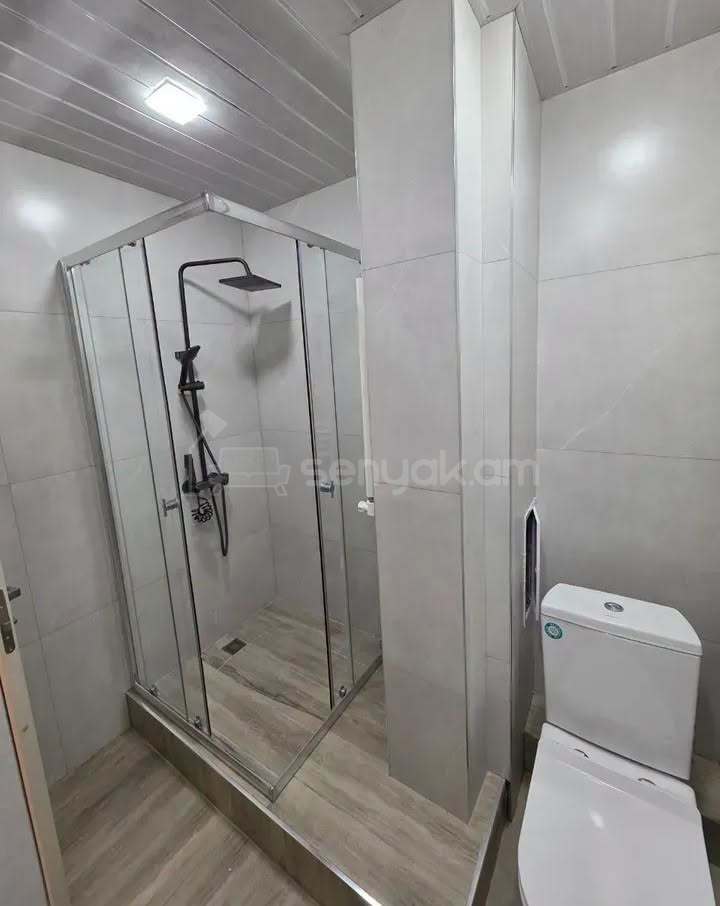 3 Սենյականոց Բնակարան Քարե Շենքում, 60քմ, 2/5 հարկ, Կապիտալ Վերանորոգված