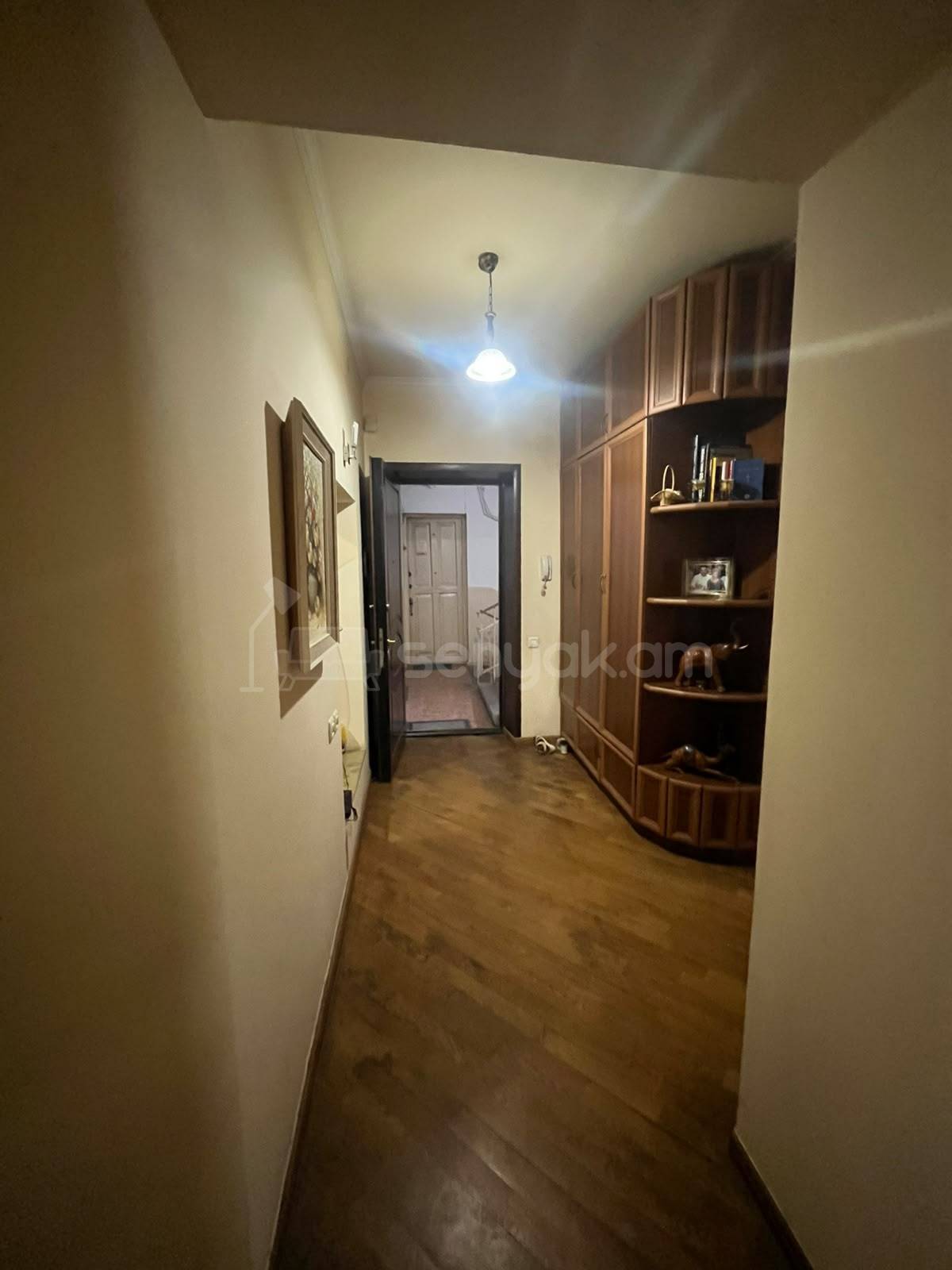2 Սենյականոց Բնակարան Քարե Շենքում, 70քմ, 4/5 հարկ, Կապիտալ Վերանորոգված