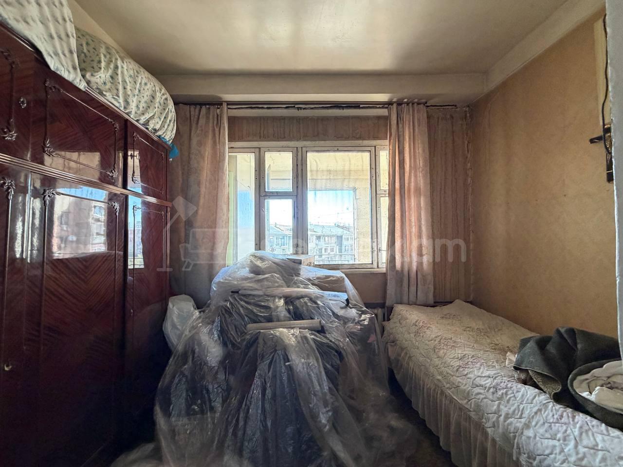 5 Սենյականոց Բնակարան Քարե Շենքում, 155քմ, 3/5 հարկ, Պետական Վիճակում