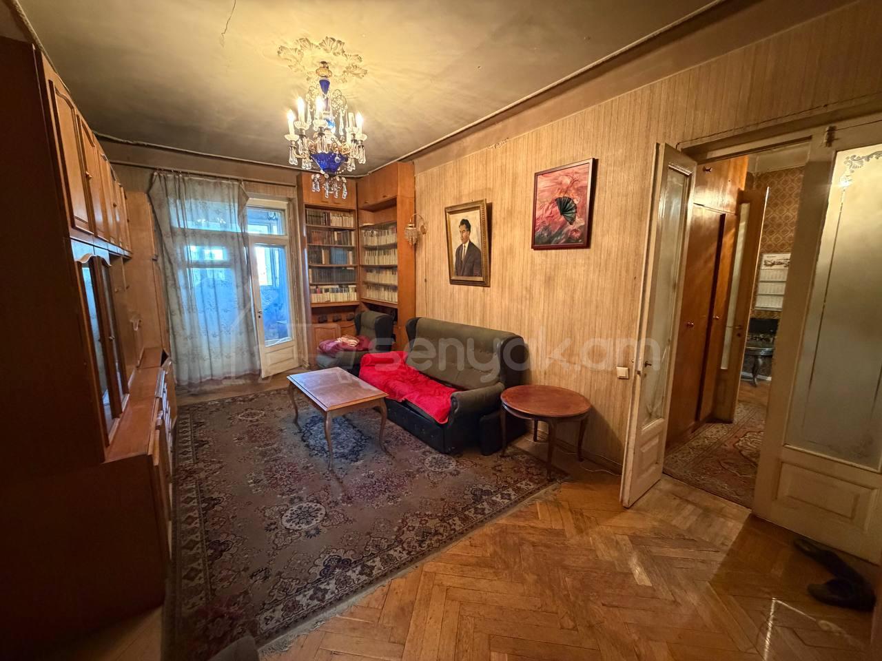 5 Սենյականոց Բնակարան Քարե Շենքում, 155քմ, 3/5 հարկ, Պետական Վիճակում