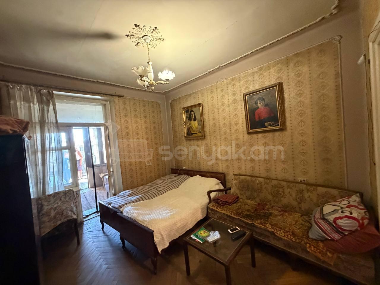 5 Սենյականոց Բնակարան Քարե Շենքում, 155քմ, 3/5 հարկ, Պետական Վիճակում
