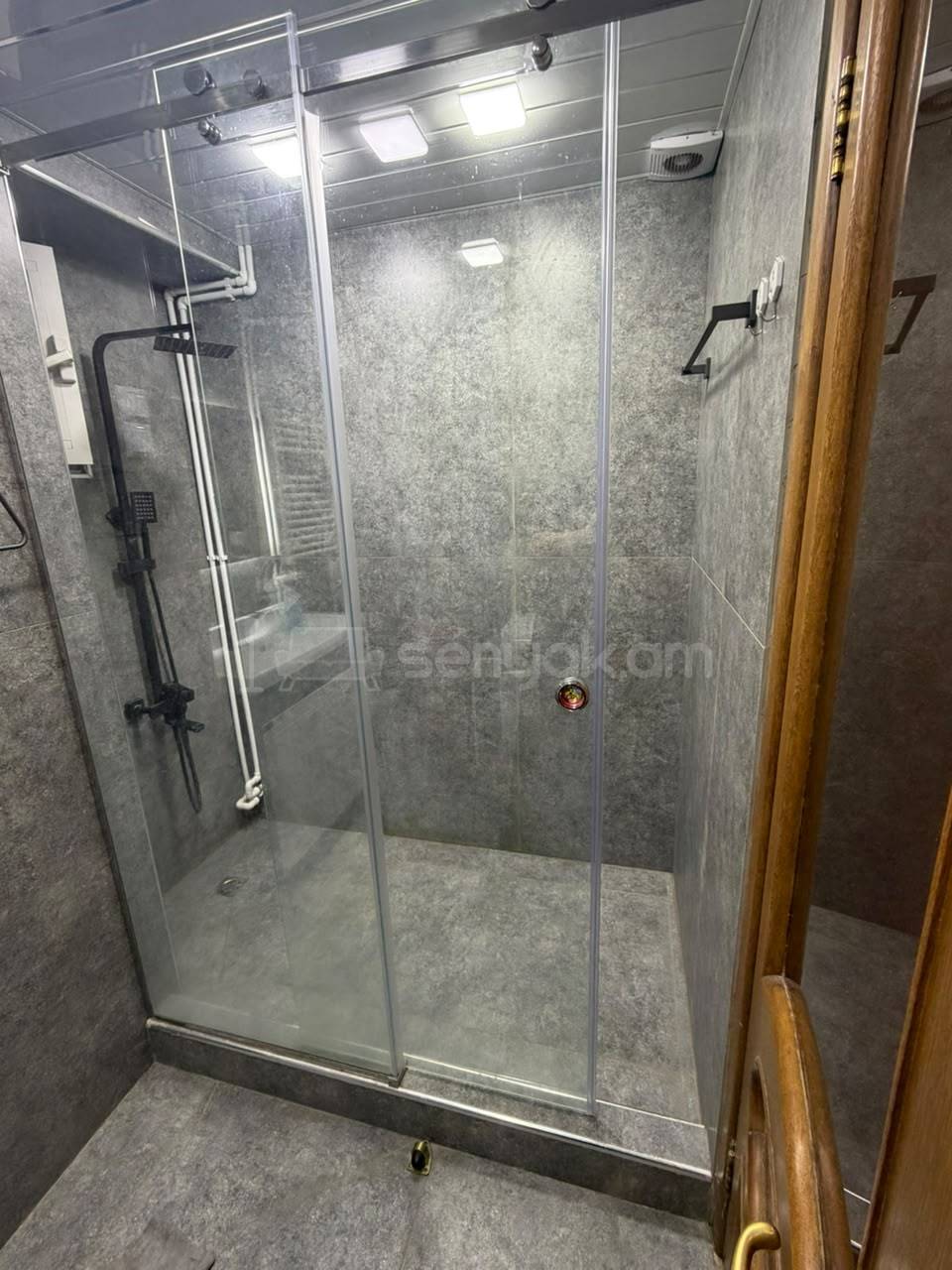 3 Սենյականոց Բնակարան, 95քմ, 5/11 հարկ, Նորմալ Վիճակում