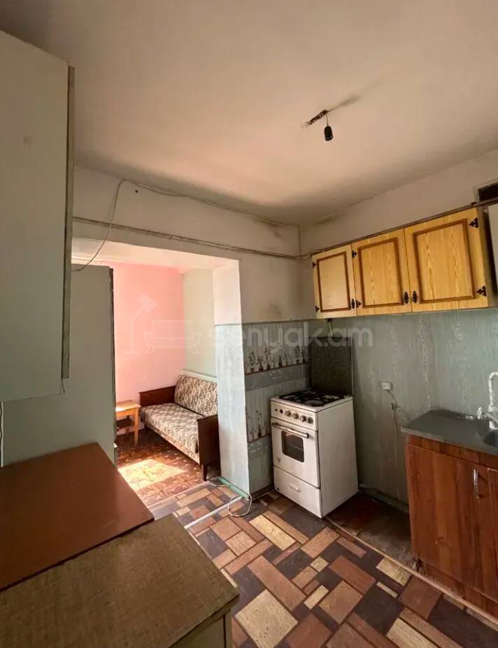 2 Սենյականոց Բնակարան Քարե Շենքում, 70քմ, 5/5 հարկ, Կոսմետիկ Վերանորոգված, Կահավորված