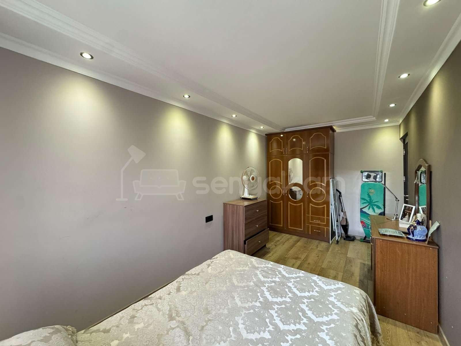 3 Սենյականոց Բնակարան Քարե Շենքում, 65քմ, 5/5 հարկ, Կապիտալ Վերանորոգված