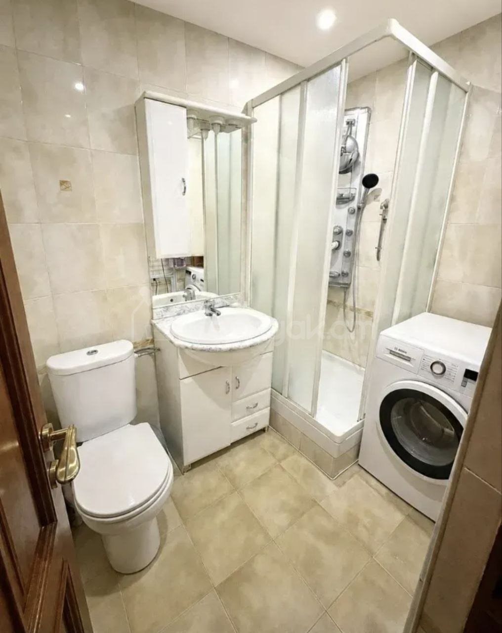 3 Սենյականոց Բնակարան Քարե Շենքում, 60քմ, 5/5 հարկ, Կապիտալ Վերանորոգված, Կահավորված, Արևկող