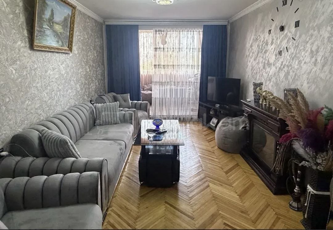 2 Սենյականոց Բնակարան Քարե Շենքում, 60քմ, 4/5 հարկ, Կապիտալ Վերանորոգված