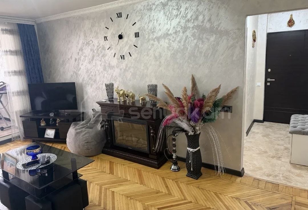 2 Սենյականոց Բնակարան Քարե Շենքում, 60քմ, 4/5 հարկ, Կապիտալ Վերանորոգված