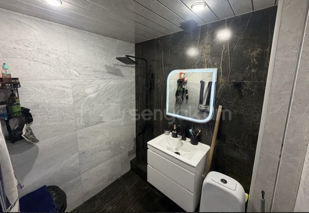 2 Սենյականոց Բնակարան Քարե Շենքում, 60քմ, 4/5 հարկ, Կապիտալ Վերանորոգված