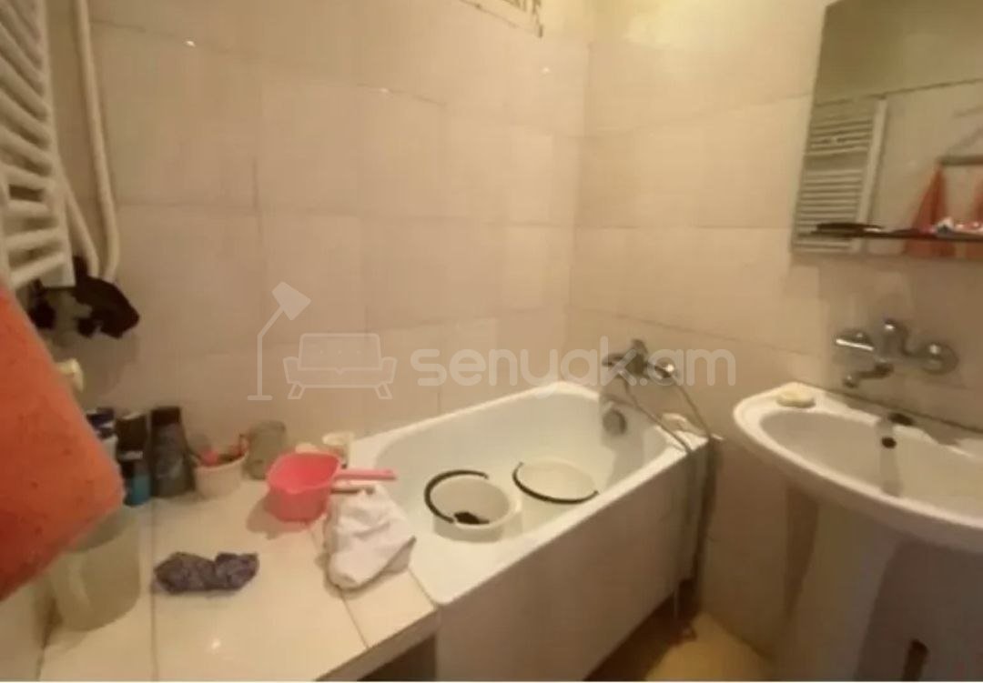 3 Սենյականոց Բնակարան Քարե Շենքում, 65քմ, 1/5 հարկ, Կոսմետիկ Վերանորոգված