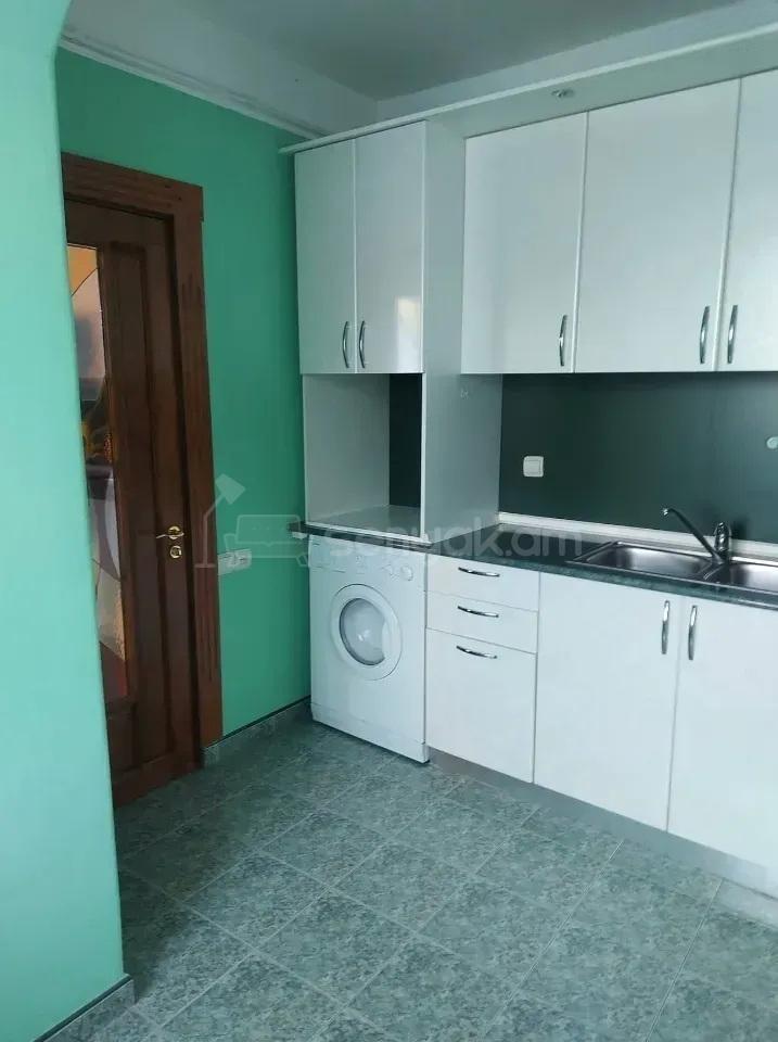2 Սենյականոց Բնակարան Քարե Շենքում, 58քմ, 3/5 հարկ, Կապիտալ Վերանորոգված