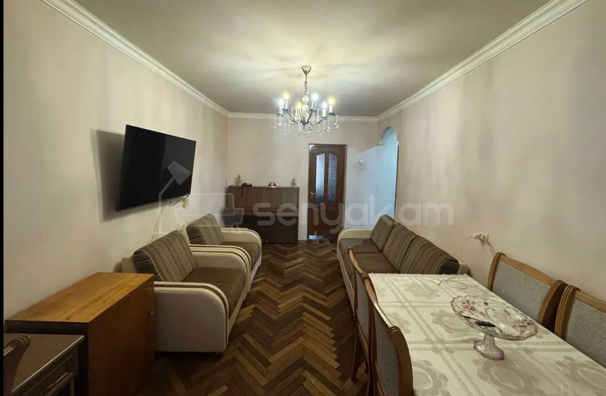 3 Սենյականոց Բնակարան Քարե Շենքում, 71քմ, 4/4 հարկ, Նորմալ Վիճակում
