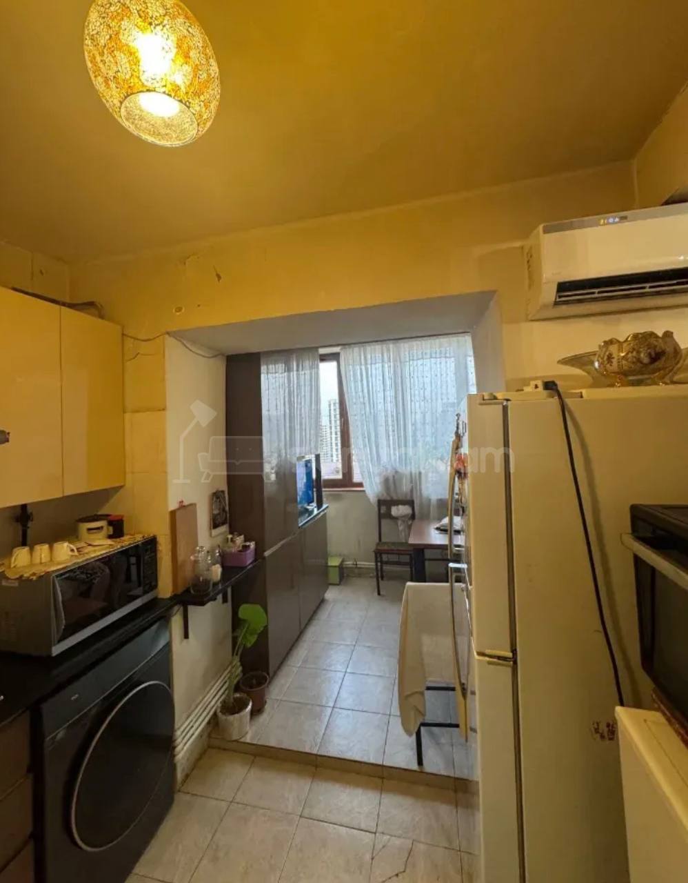 3 Սենյականոց Բնակարան Քարե Շենքում, 71քմ, 4/4 հարկ, Նորմալ Վիճակում