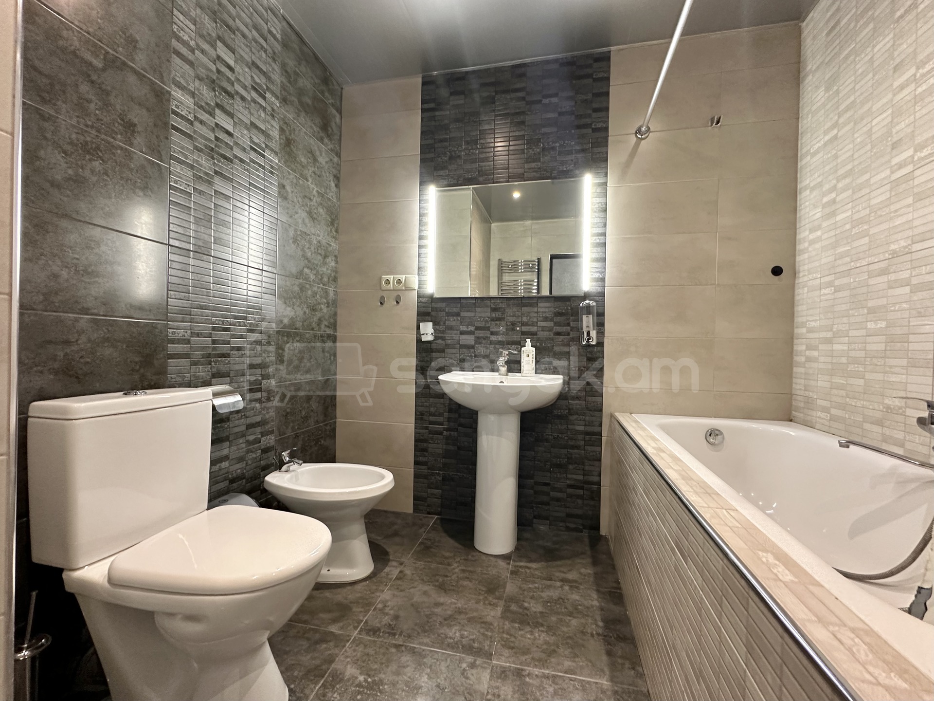 2 Սենյականոց Բնակարան Նորակառույցում, 60քմ, 9/19 հարկ, Կապիտալ Վերանորոգված, Կահավորված, Արևկող