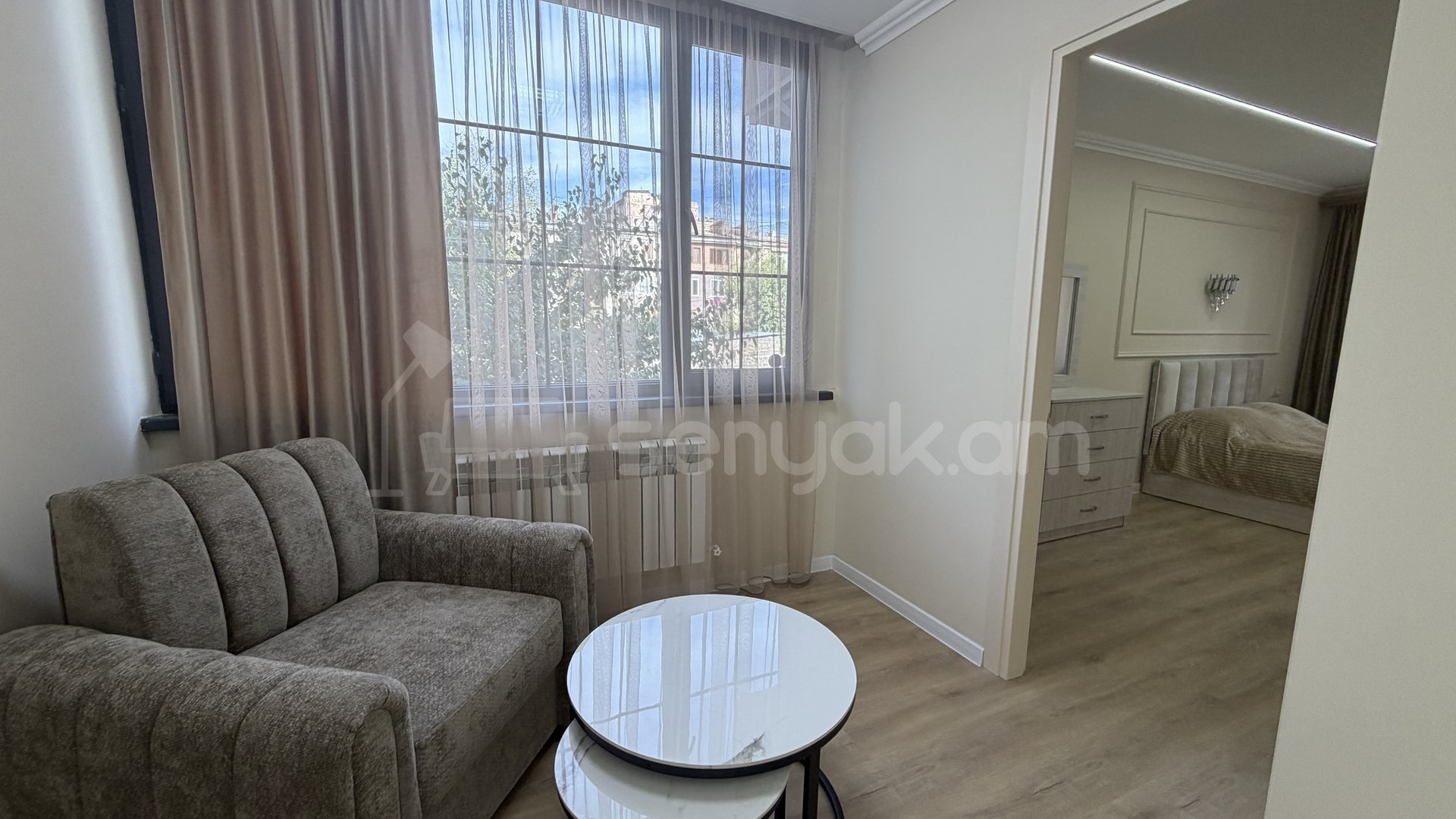 3 Սենյականոց Բնակարան Քարե Շենքում, 80քմ, 3/5 հարկ, Կապիտալ Վերանորոգված, Կահավորված