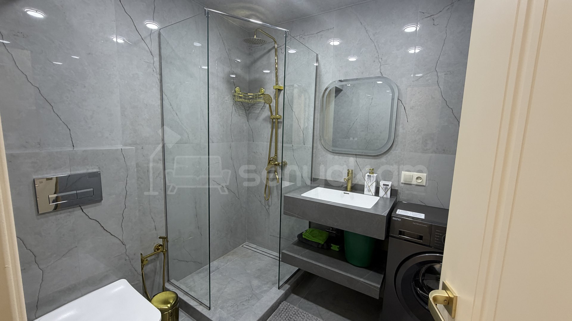 3 Սենյականոց Բնակարան Քարե Շենքում, 80քմ, 3/5 հարկ, Կապիտալ Վերանորոգված, Կահավորված