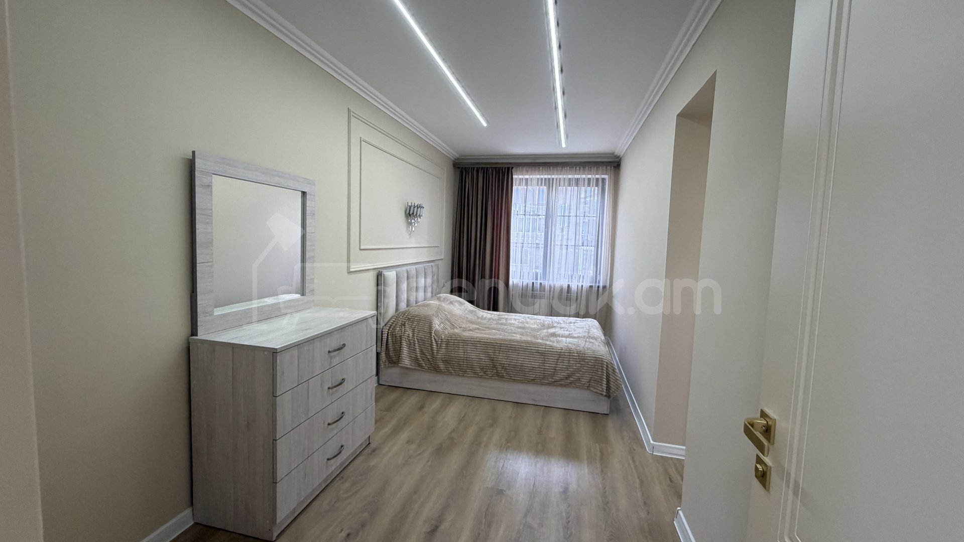 3 Սենյականոց Բնակարան Քարե Շենքում, 80քմ, 3/5 հարկ, Կապիտալ Վերանորոգված, Կահավորված