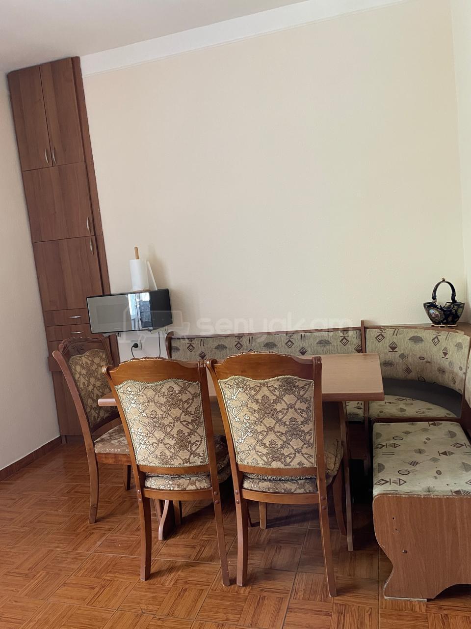 4 Սենյականոց Բնակարան Քարե Շենքում, 88քմ, 2/5 հարկ, Նորմալ Վիճակում