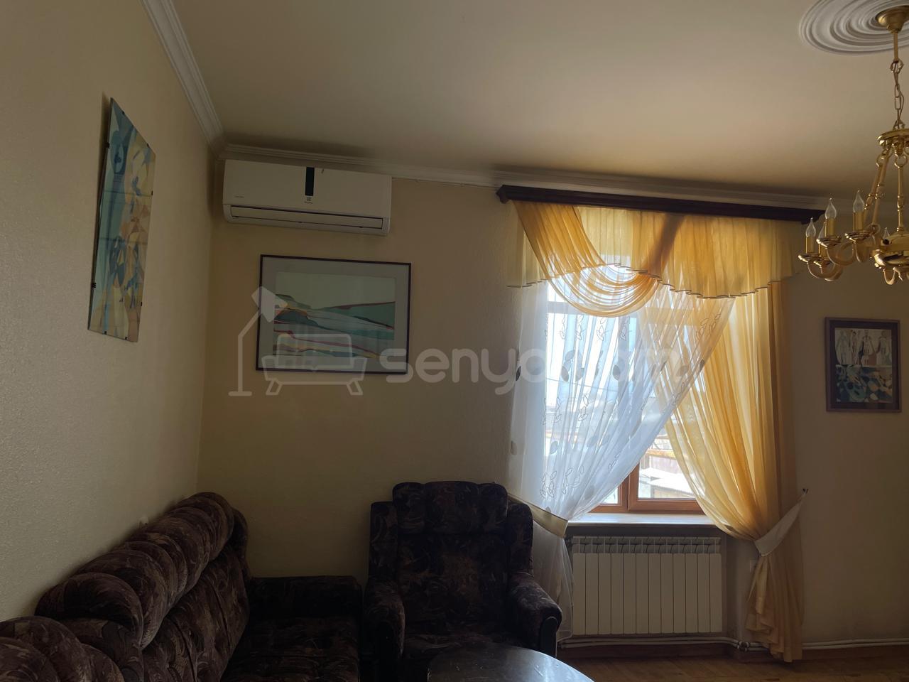 4 Սենյականոց Բնակարան Քարե Շենքում, 88քմ, 2/5 հարկ, Նորմալ Վիճակում