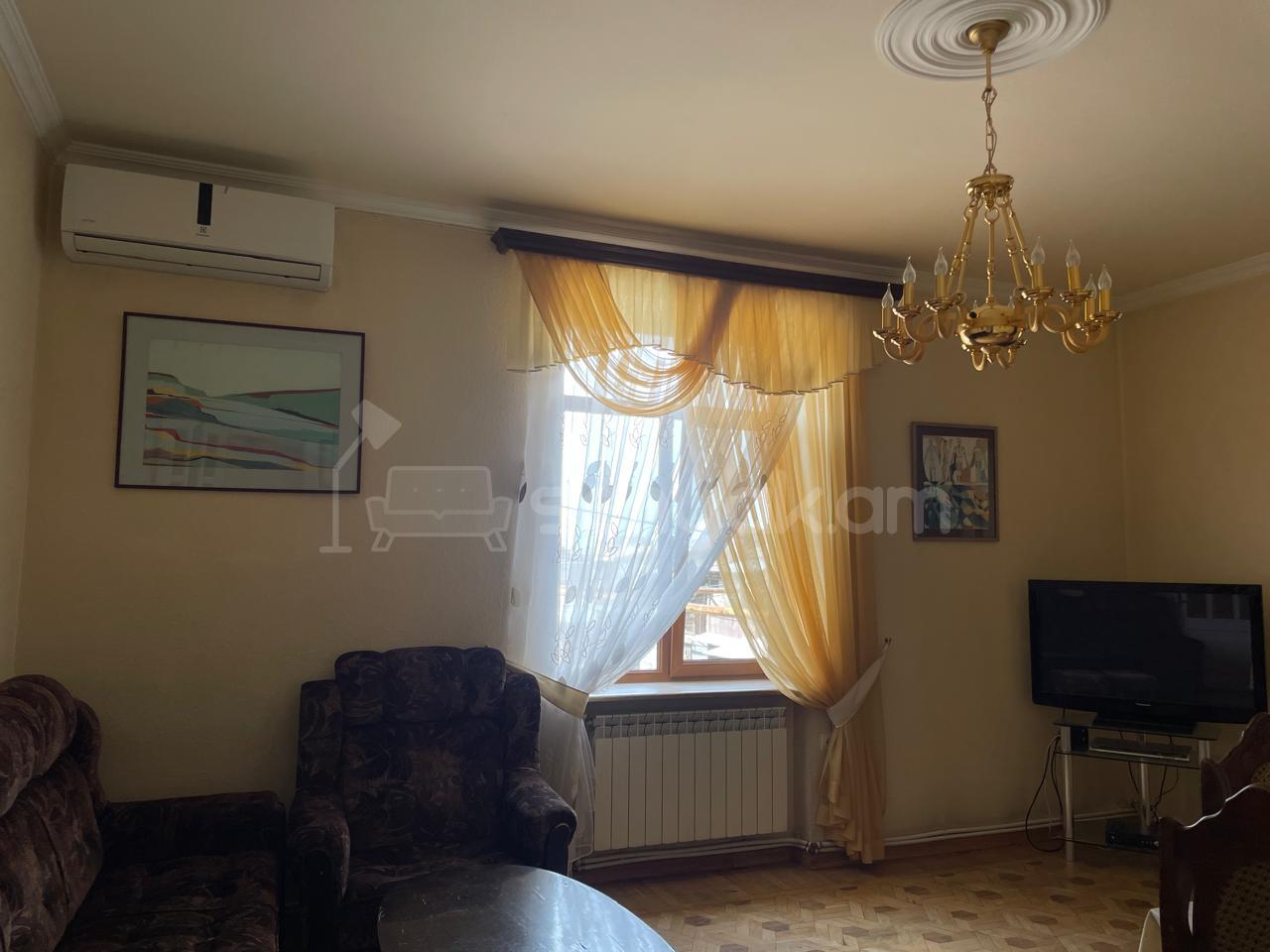 4 Սենյականոց Բնակարան Քարե Շենքում, 90քմ, 2/5 հարկ, Կապիտալ Վերանորոգված